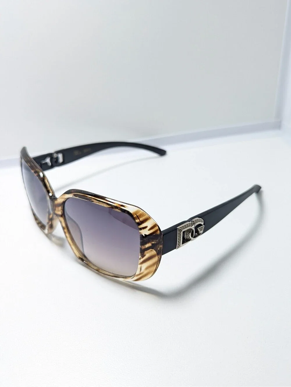 DG  26976 Womens Brown Leopard Sunglasses Purple Gradient Lens